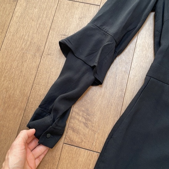 Club Monaco Bodena frill Long Sleeve Romper Jumpsuit shorts v neck Black Sz 0 - Picture 9 of 16